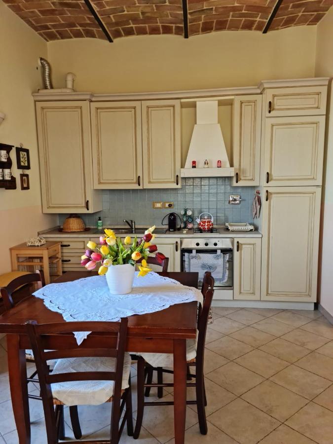Appartamento Lago Trasimeno - Torricella Pg エクステリア 写真