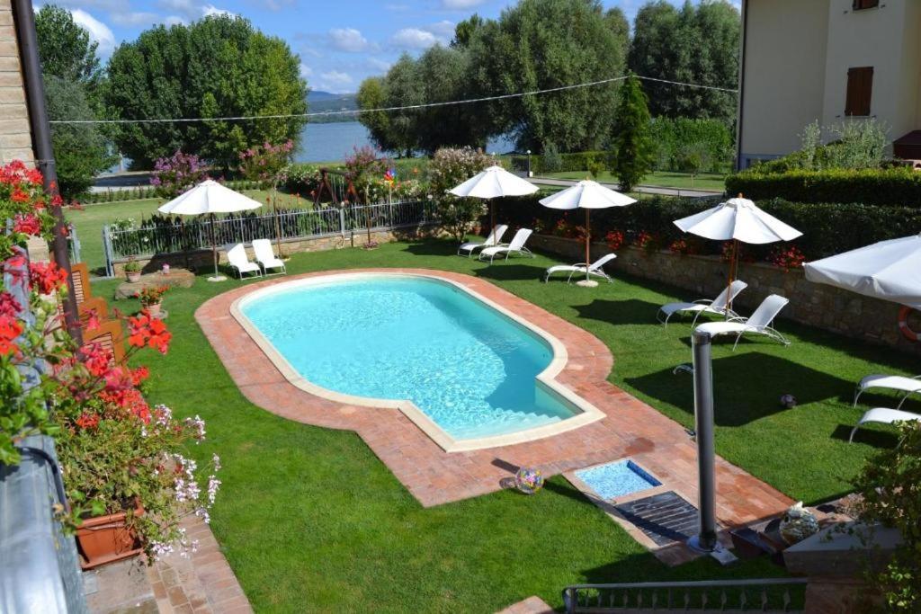 Appartamento Lago Trasimeno - Torricella Pg エクステリア 写真
