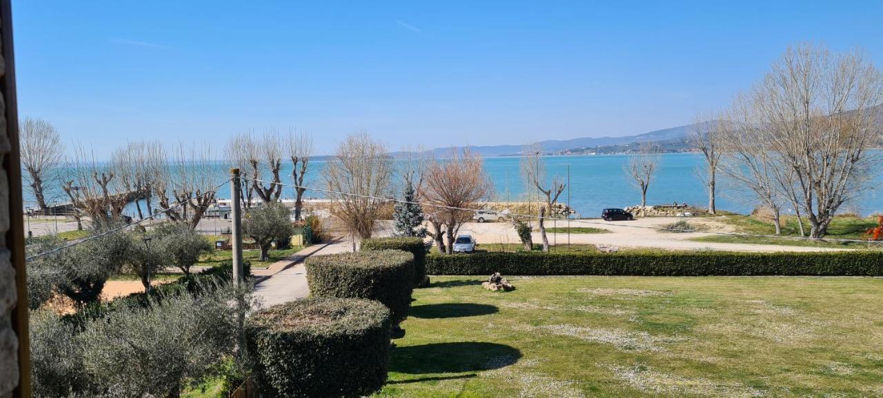 Appartamento Lago Trasimeno - Torricella Pg エクステリア 写真