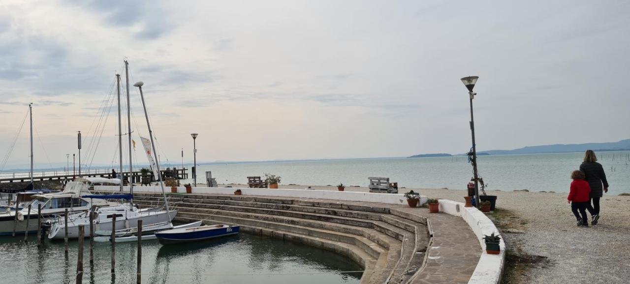 Appartamento Lago Trasimeno - Torricella Pg エクステリア 写真